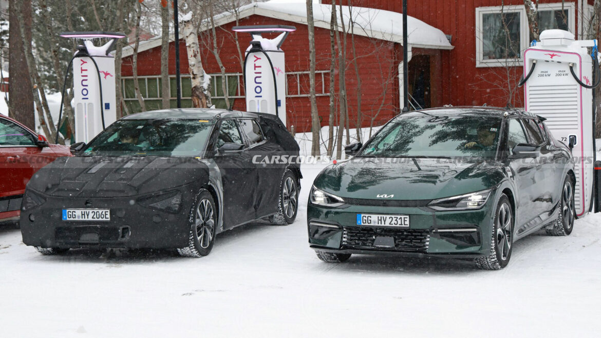  Facelifted Kia EV6 Caught Alongside Current EV