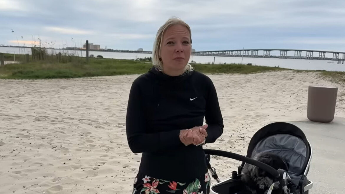 I quit my job & sold all I own to have the perfect combo of beach and car life - now I can eat straight from the ocean